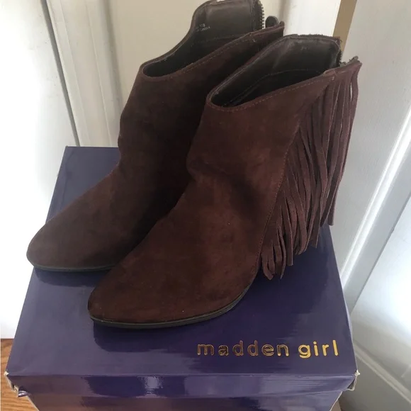 MADDEN GIRL NIB Suede Back Zip Dark Brown Chocolate Fringe Booties Ankle Boots - Picture 7 of 7